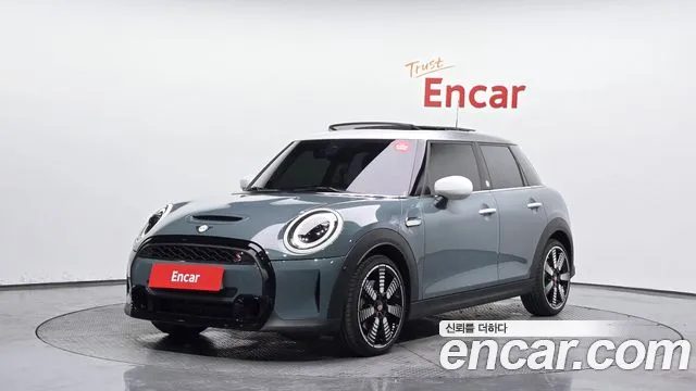 Mini Cooper 2023 — photo 1