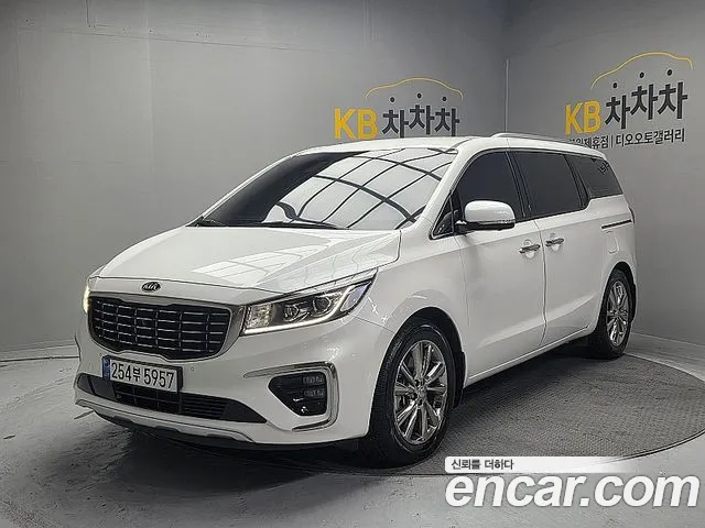 Kia Canival 2020 — photo 1