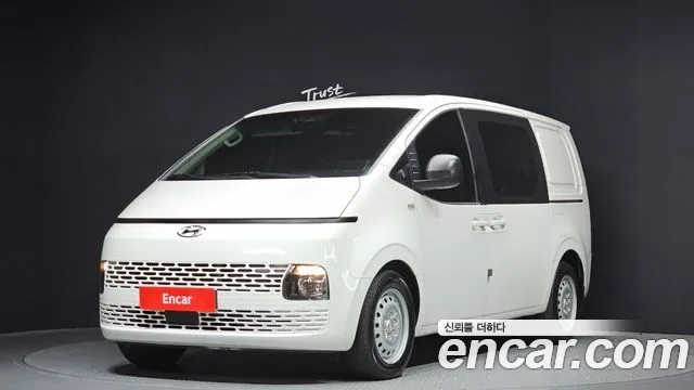 Hyundai Staria 2023 — photo 1
