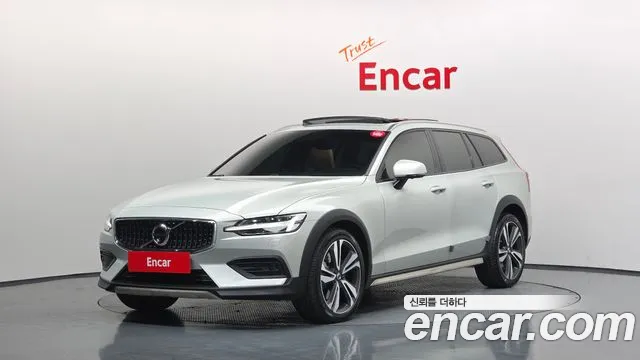 Volvo V60 2021 — photo 1