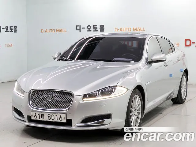 Jaguar XF 2013 — photo 1