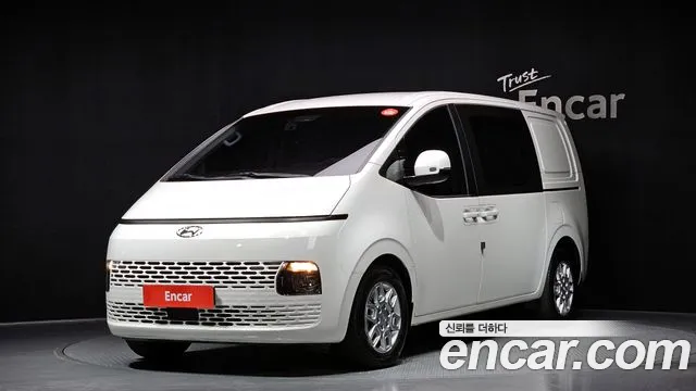 Hyundai Staria 2022 — photo 1
