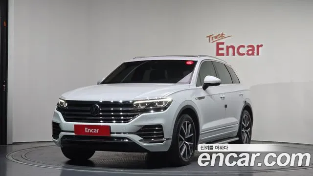 Volkswagen Touareg 2023 — photo 1