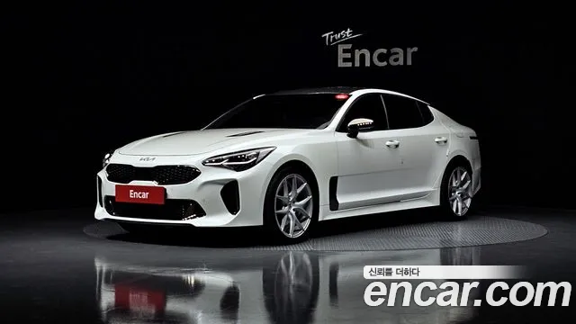 Kia Stinger 2023 — photo 1