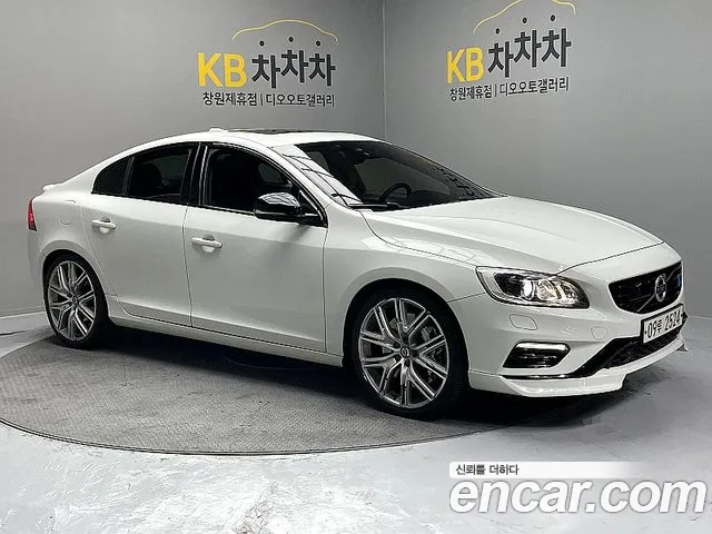 Volvo S60 2017 — photo 1