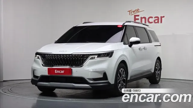 Kia Canival 2023 — photo 1