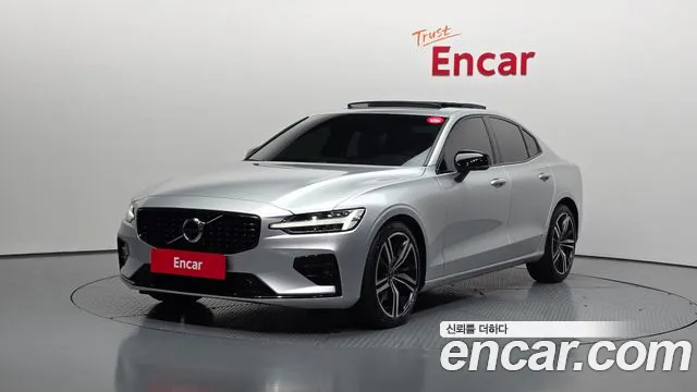 Volvo S60 2022 — photo 1