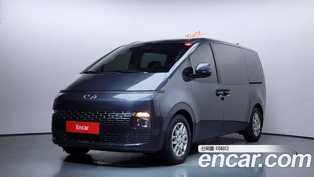 Hyundai Staria 2023 — photo 1