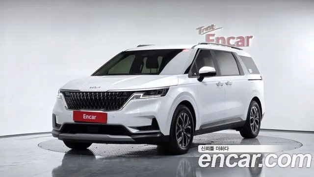Kia Canival 2023 — photo 1