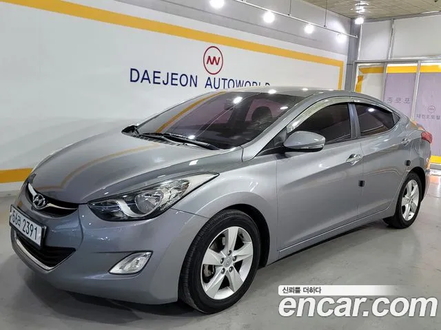 Hyundai AVANTE 2013 — photo 1
