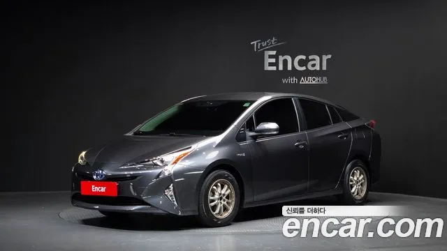 Toyota Prius 2017 — photo 1