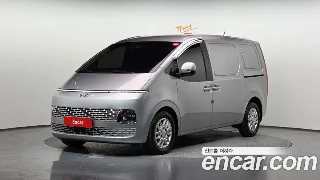 Hyundai Staria 2022 — photo 1