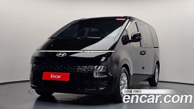 Hyundai Staria 2025 — photo 1