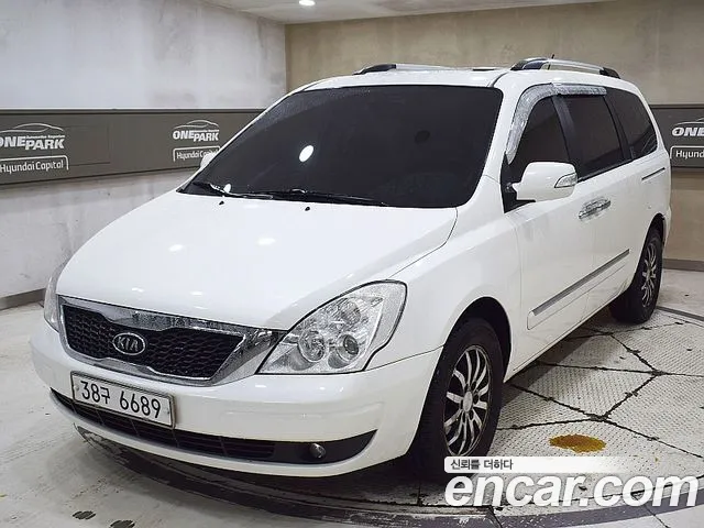 Kia Canival 2010 — photo 1