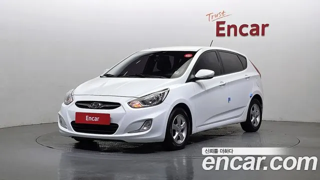 Hyundai Accent 2011 — photo 1