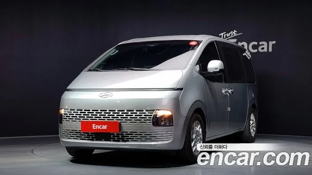 Hyundai Staria 2022 — photo 1