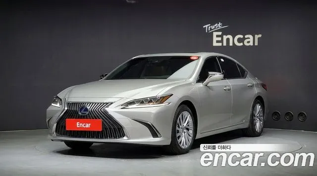 Lexus ES 2019 — photo 1