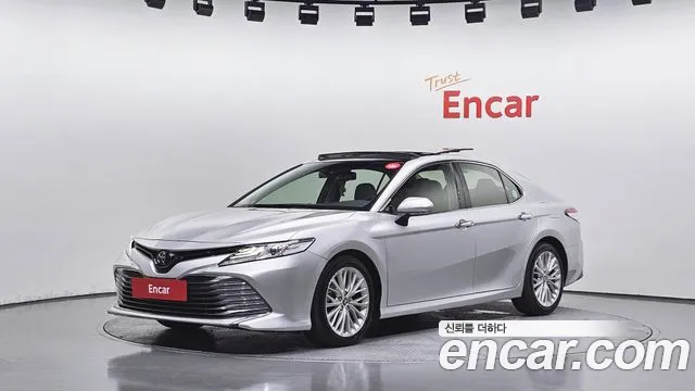 Toyota Camry 2018 — photo 1