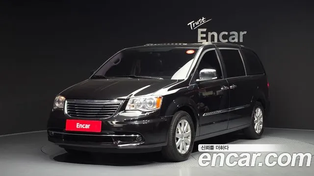 Chrysler Grand Voyager 2016 — photo 1