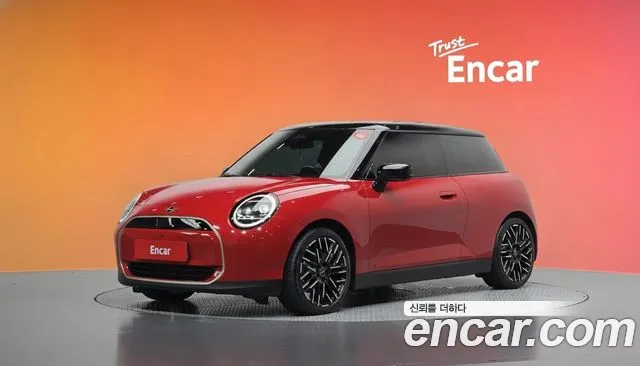 Mini Cooper 2024 — photo 1