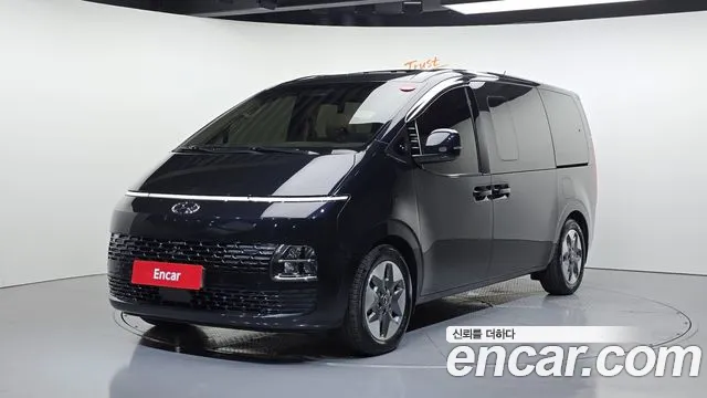 Hyundai Staria 2022 — photo 1