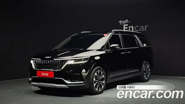 Kia Canival 2023 — photo 1