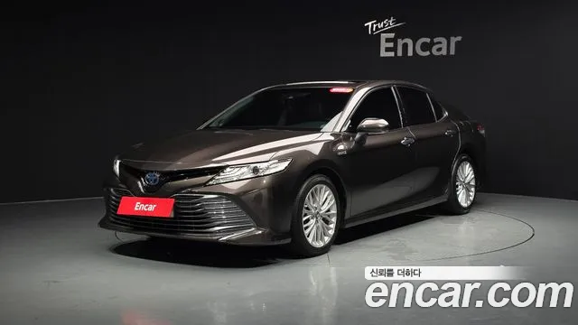Toyota Camry 2019 — photo 1