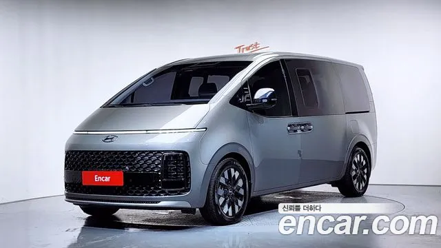 Hyundai Staria 2023 — photo 1
