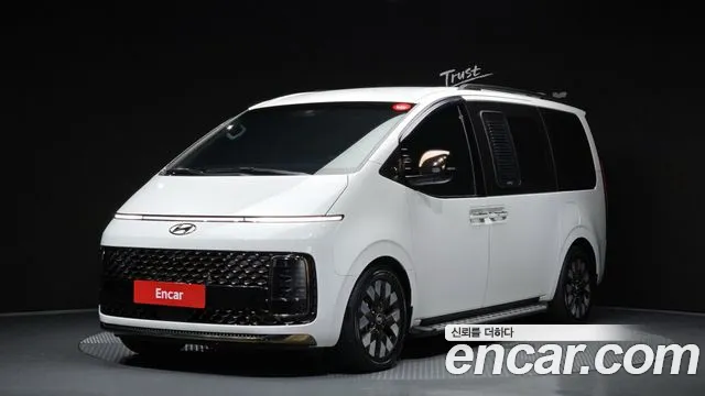 Hyundai Staria 2022 — photo 1