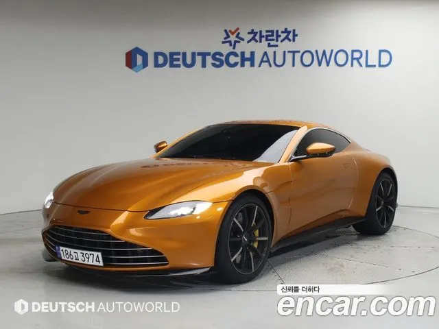 Aston Martin Vantage 2023 — photo 1