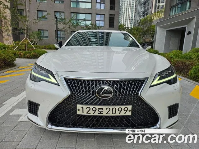 Lexus LS 2023 — photo 1