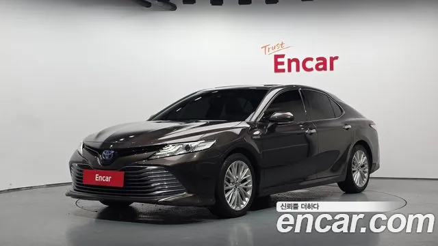 Toyota Camry 2019 — photo 1