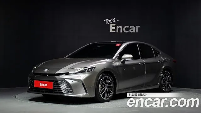 Toyota Camry 2025 — photo 1