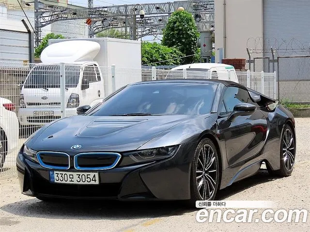 BMW i8 2019 — photo 1