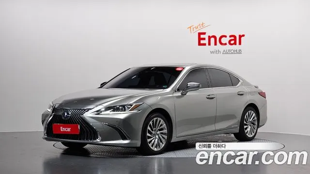Lexus ES 2019 — photo 1