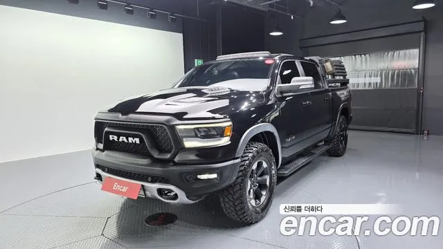 Dodge Ram Pick Up 2020 — photo 1