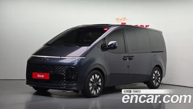 Hyundai Staria 2023 — photo 1