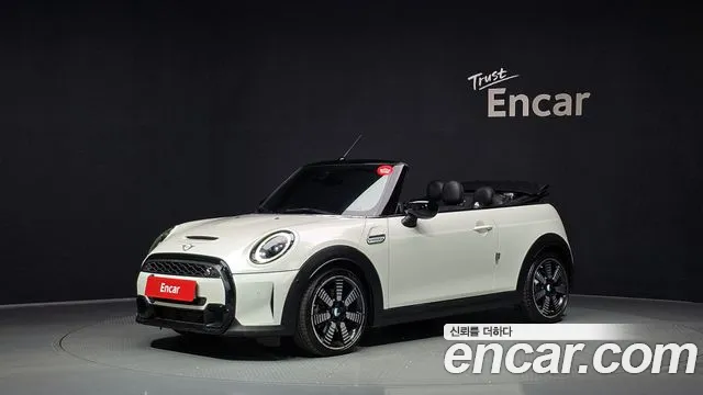 Mini Cooper Convertible 2023 — photo 1