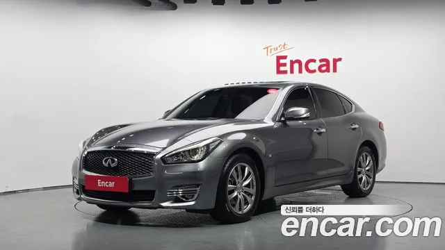 Infiniti Q70 2017 — photo 1