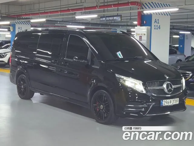 Mercedes-Benz V-Class 2022 — photo 1