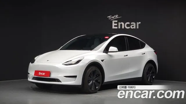 Tesla Model Y 2023 — photo 1
