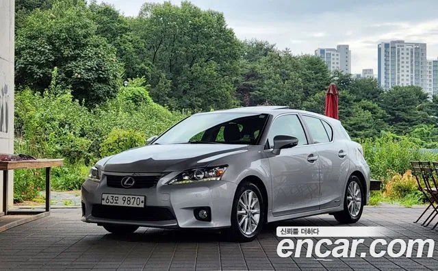 Lexus CT200h 2011 — photo 1