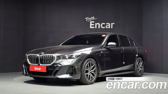 BMW 5-Series 2025 — photo 1