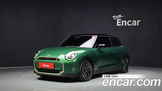 Mini Cooper 2024 — photo 1
