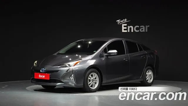 Toyota Prius 2017 — photo 1