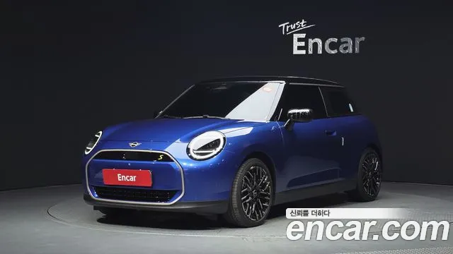 Mini Cooper 2024 — photo 1