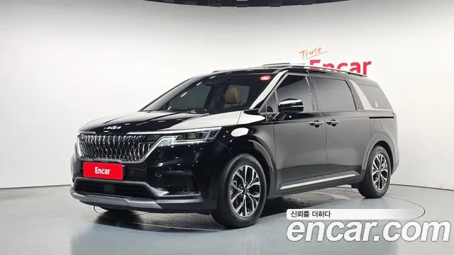 Kia Canival 2023 — photo 1