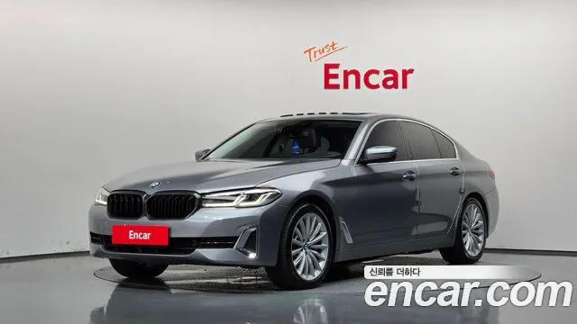 BMW 5-Series 2023 — photo 1
