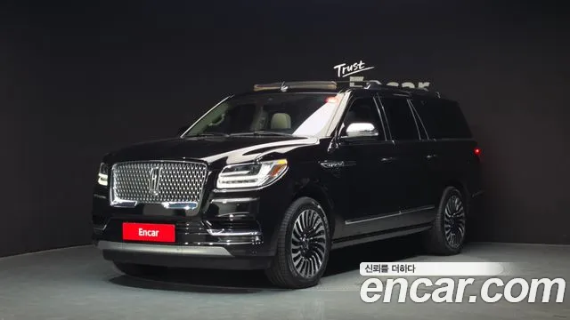 Lincoln Navigator 2020 — photo 1