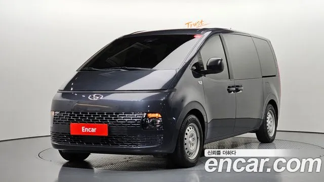 Hyundai Staria 2023 — photo 1
